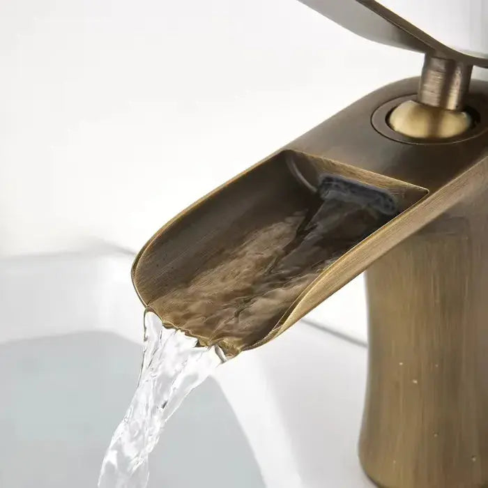 Robinet lavabo en laiton antique Le Mitigeur