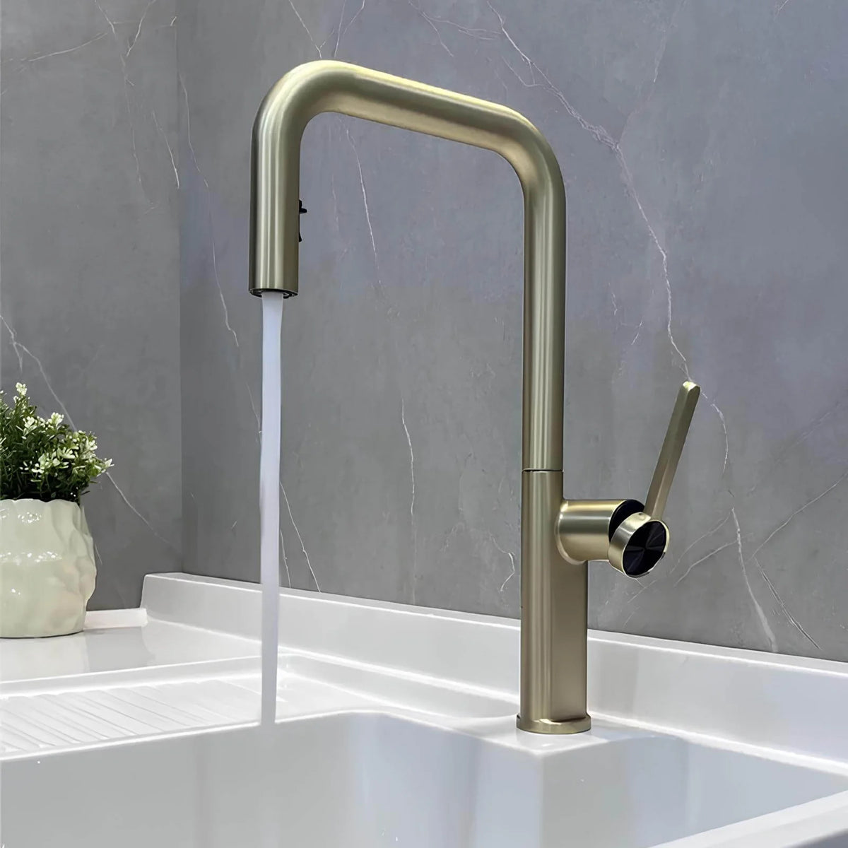 Robinet de cuisine moderne en laiton - Douchette extractible  Le Mitigeur
