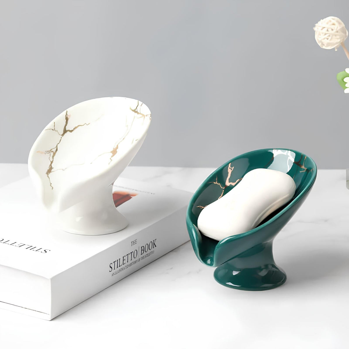 Porte-savon en céramique – design feuille avec trous d’évacuation, salle de bain ou cuisine  Le Mitigeur