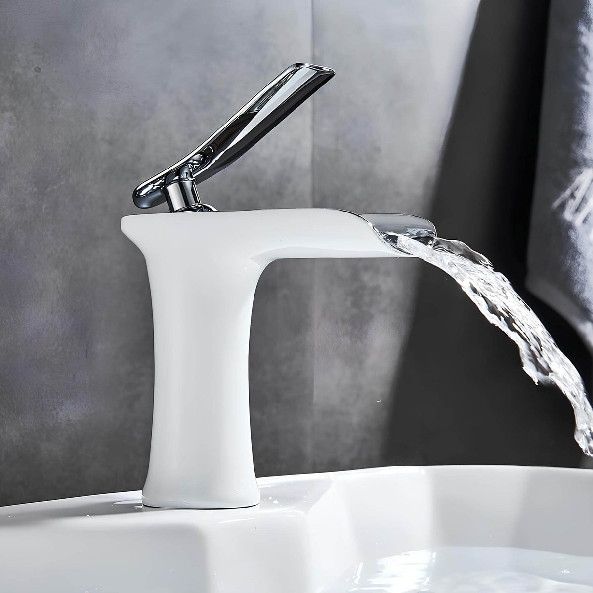 Robinet cascade de lavabo en laiton  Le Mitigeur