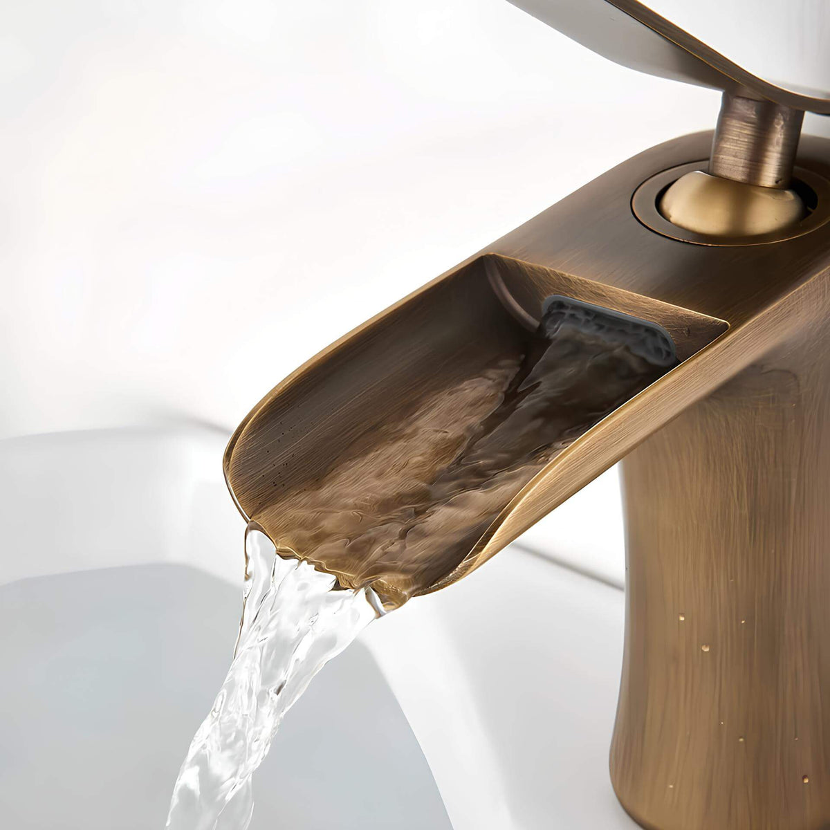 Robinet cascade de lavabo en laiton  Le Mitigeur