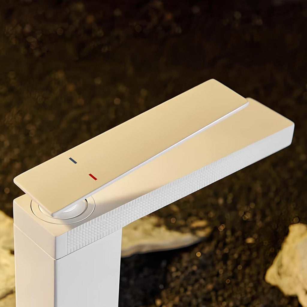 Mitigeur de lavabo compact en laiton, épuré