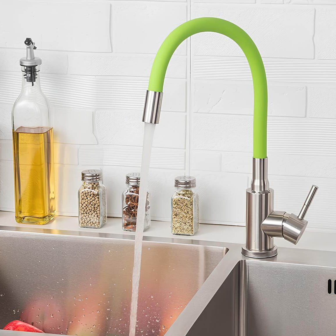 Robinet douchette flexible avec col coloré  Le Mitigeur