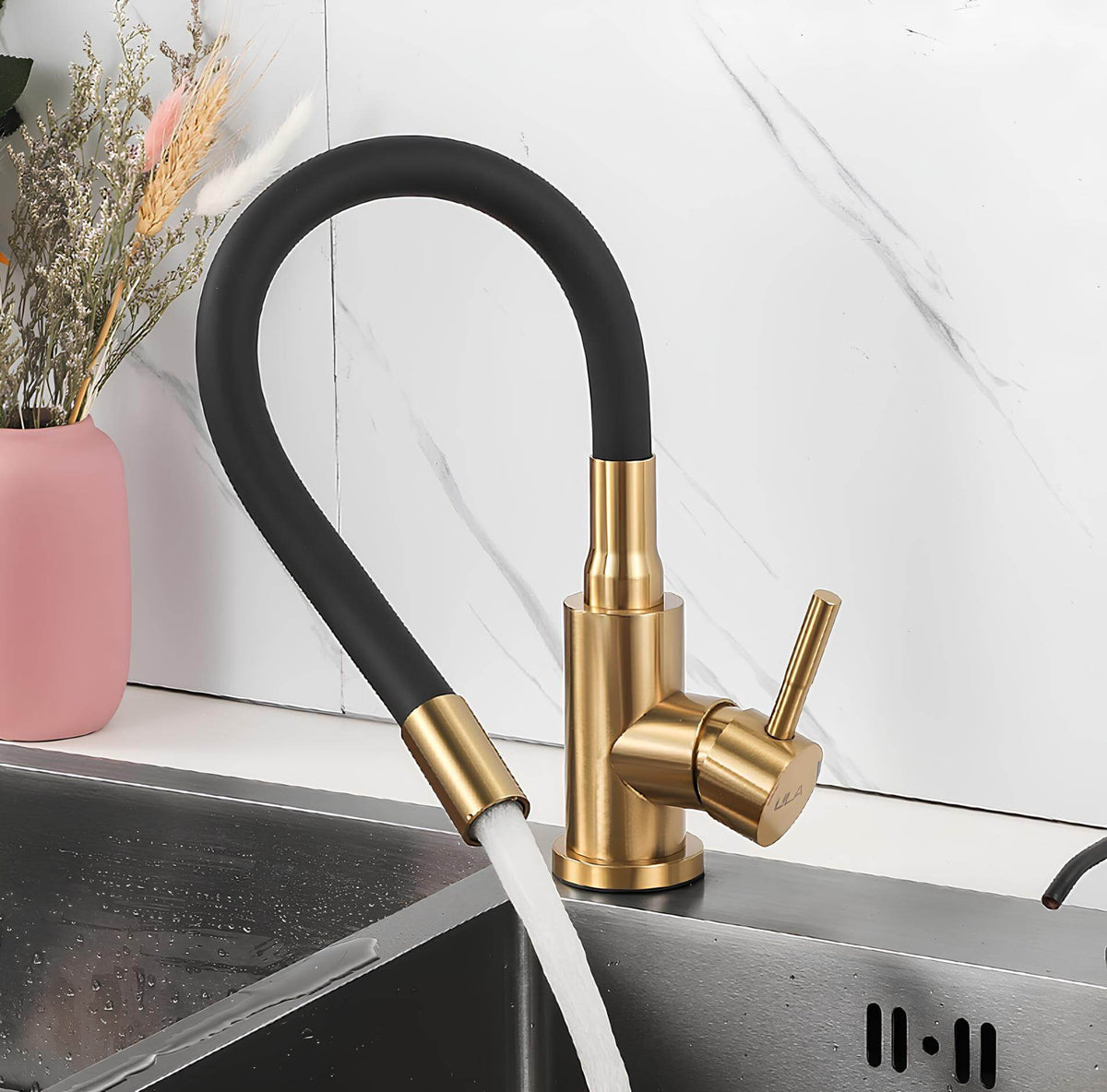 Robinet douchette flexible avec col coloré  Le Mitigeur