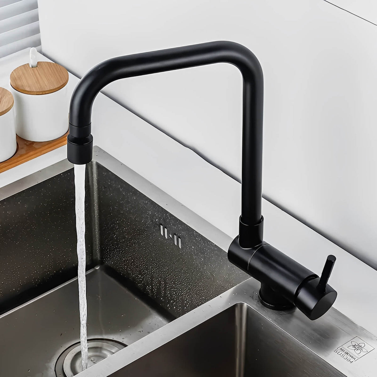 Robinet douchette pour évier inox pliable à double rotation  Le Mitigeur