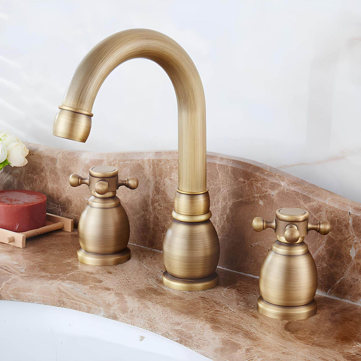 Robinet lavabo 3 trous finition or ancien  Le Mitigeur