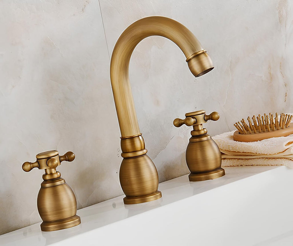 Robinet lavabo 3 trous finition or ancien  Le Mitigeur