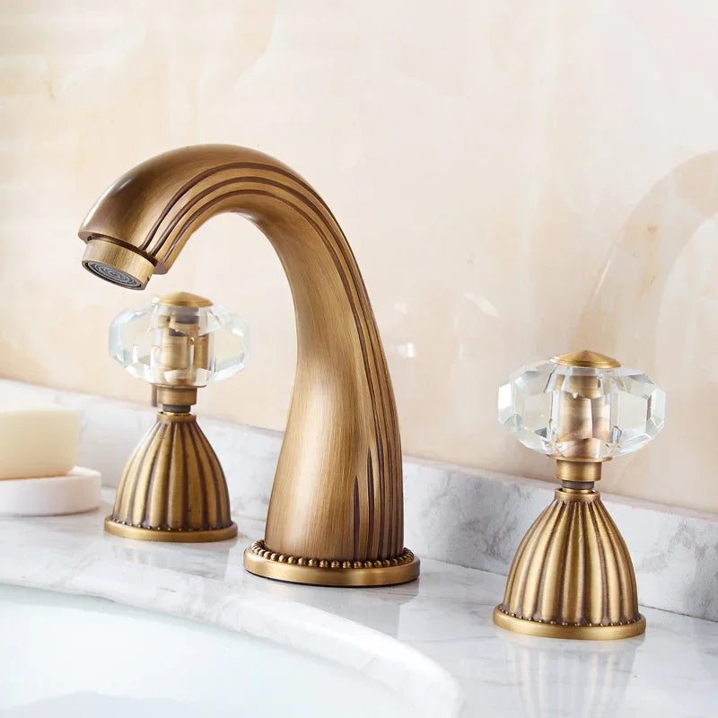Robinet lavabo à 3 trous– Poignées cristal  Le Mitigeur