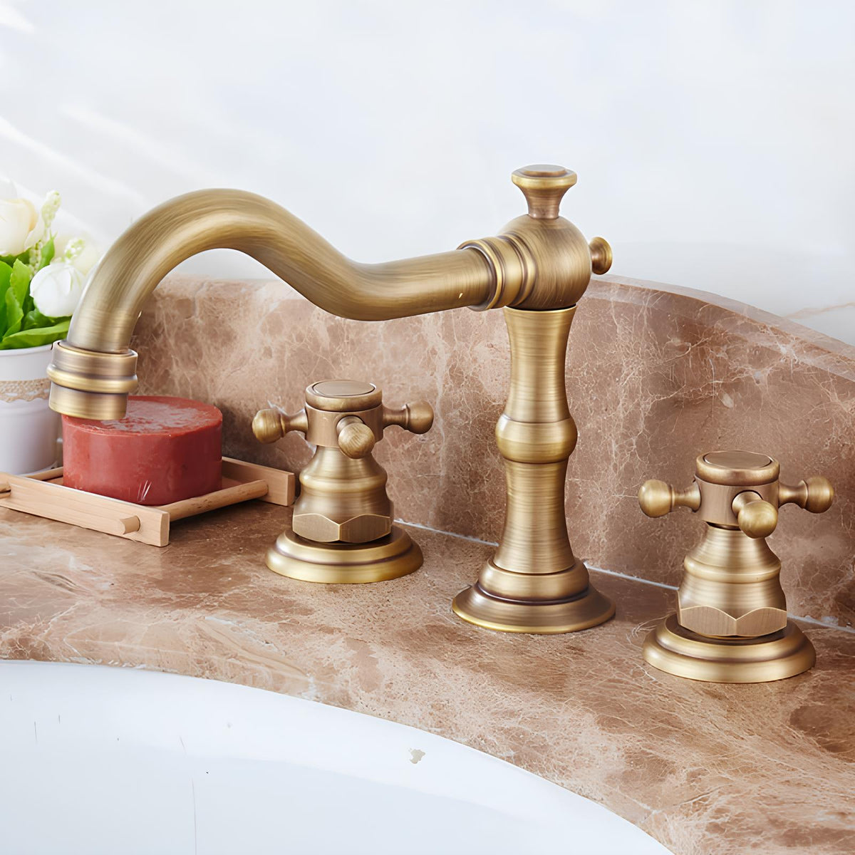 Robinet lavabo 3 trous style ancien  Le Mitigeur