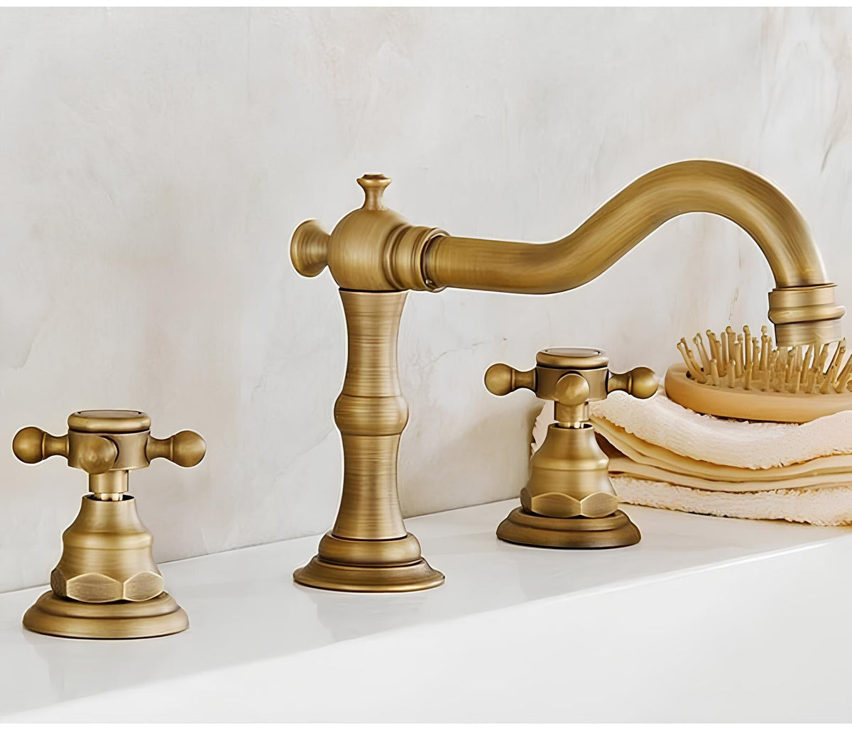 Robinet lavabo 3 trous style ancien  Le Mitigeur