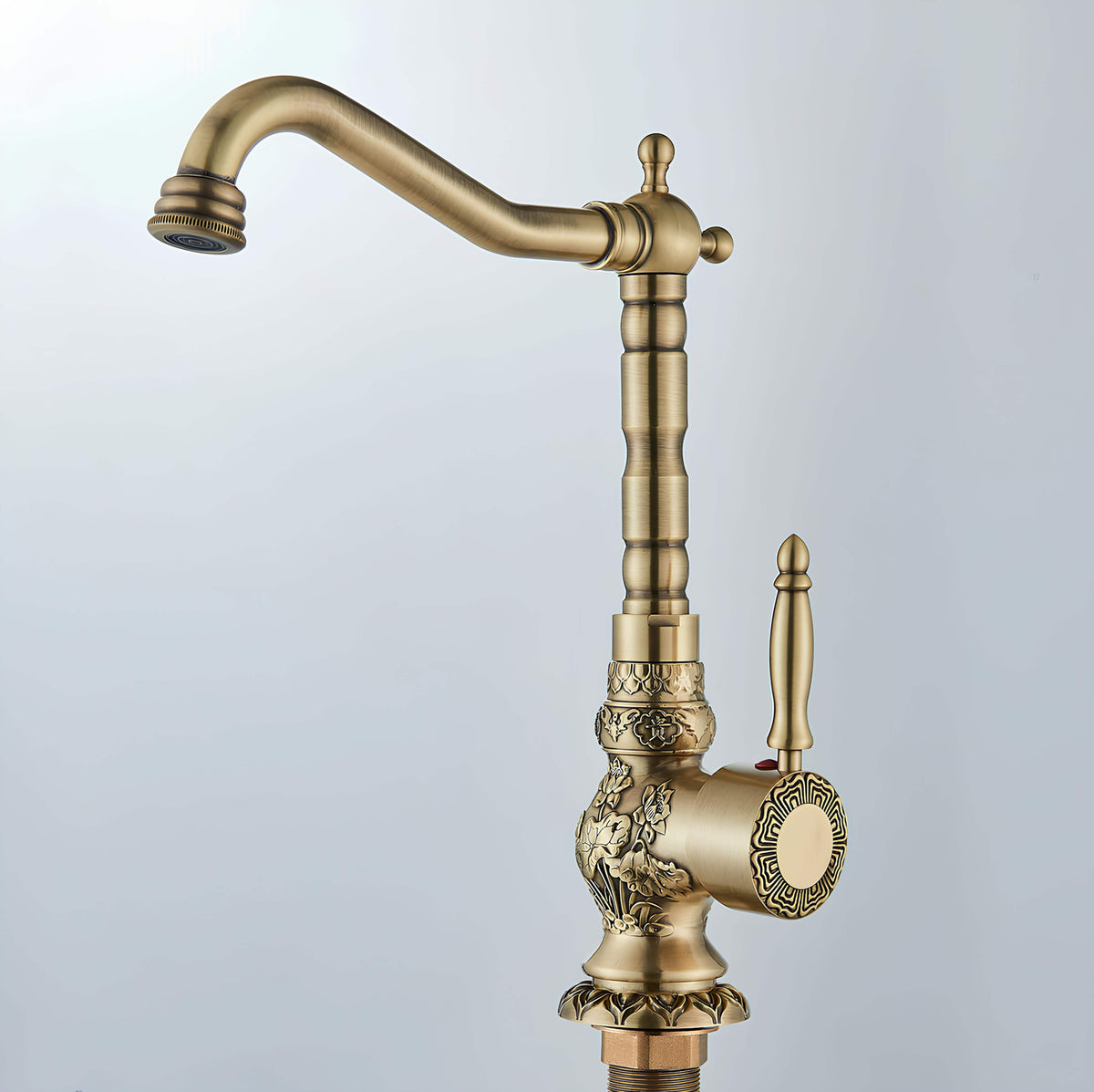 Robinet vasque antique sculpté  Le Mitigeur
