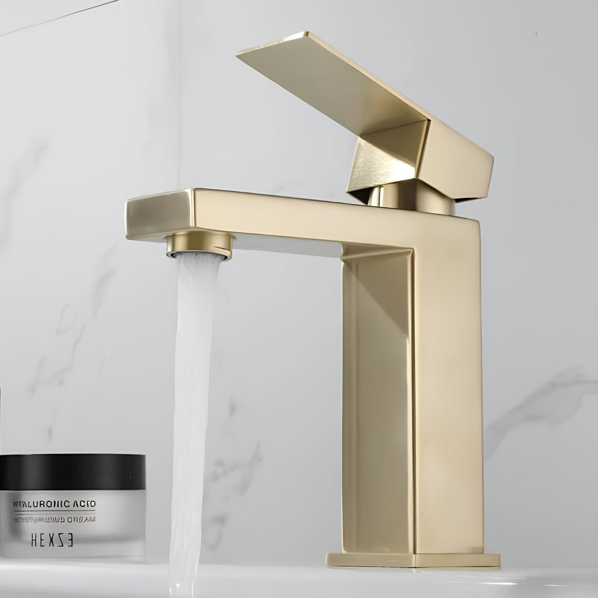 Robinet lavabo mitigeur en inox finition or brossé  Le Mitigeur