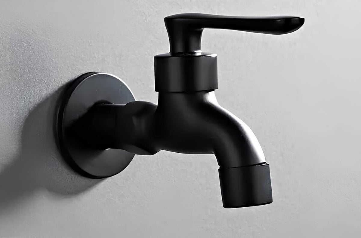 Robinet mural d'extérieur noir - eau froide  Le Mitigeur