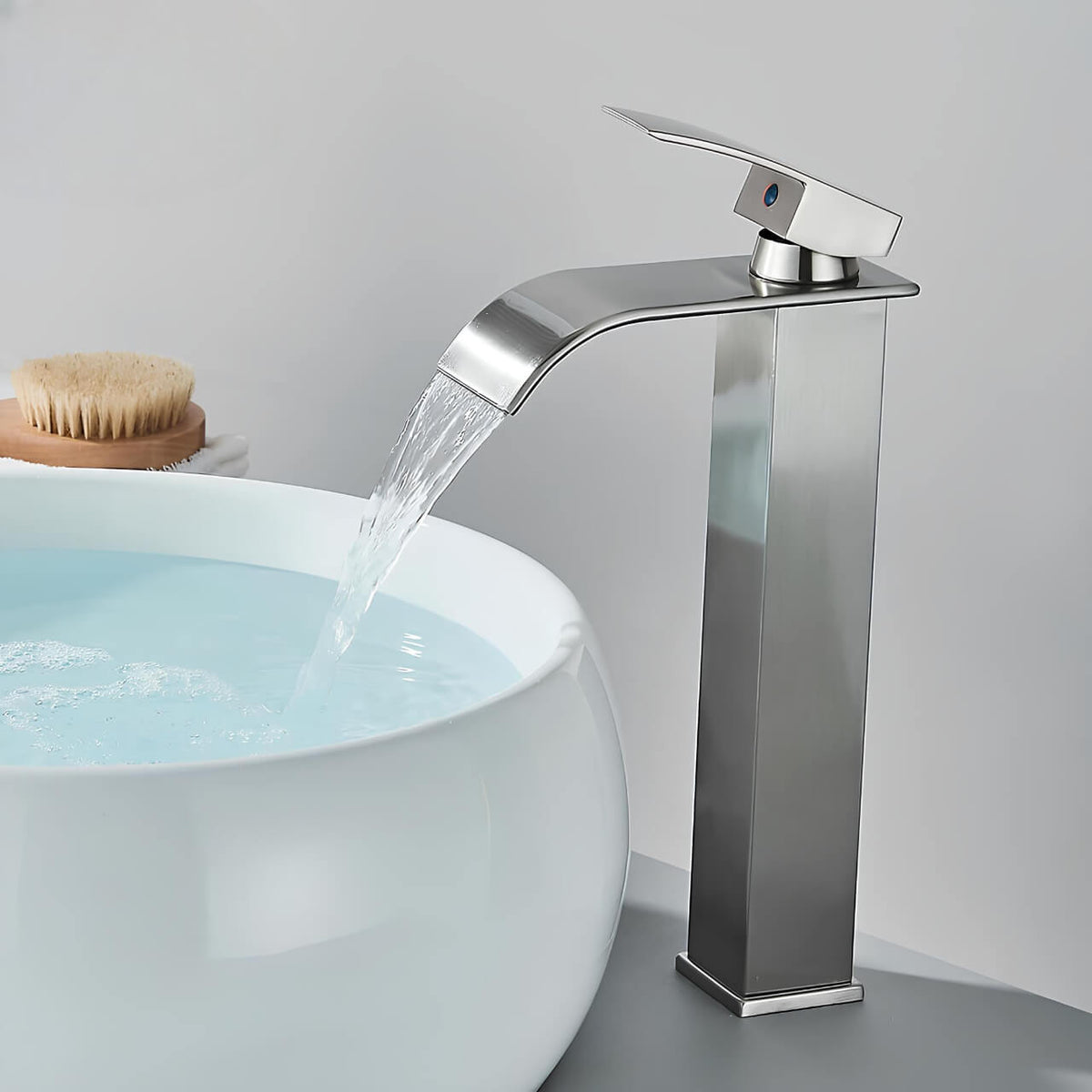 Robinet vasque - Bec cascade  Le Mitigeur